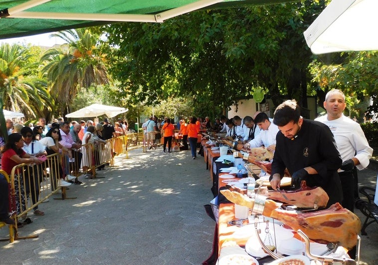 El parque municipal acoge un nuevo Encuentro de Cortadores de Jamón